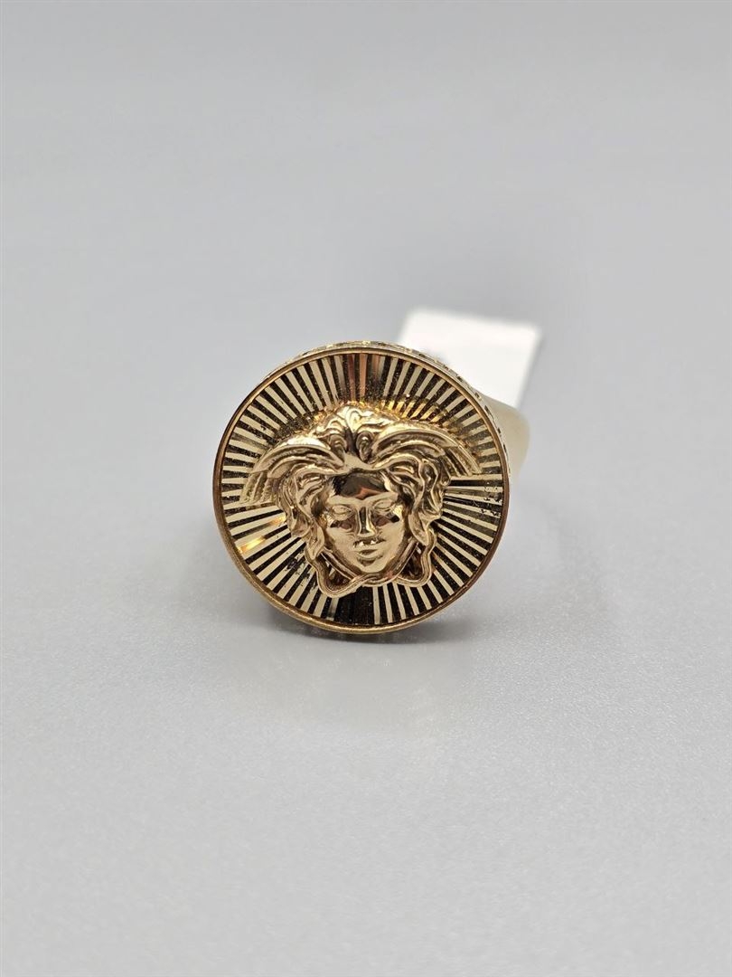 انگشتر ورساچه