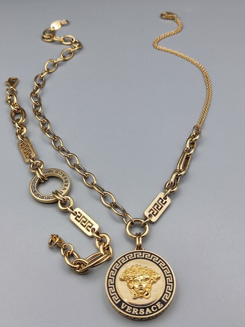 دستبند و گردنبند ورساچه