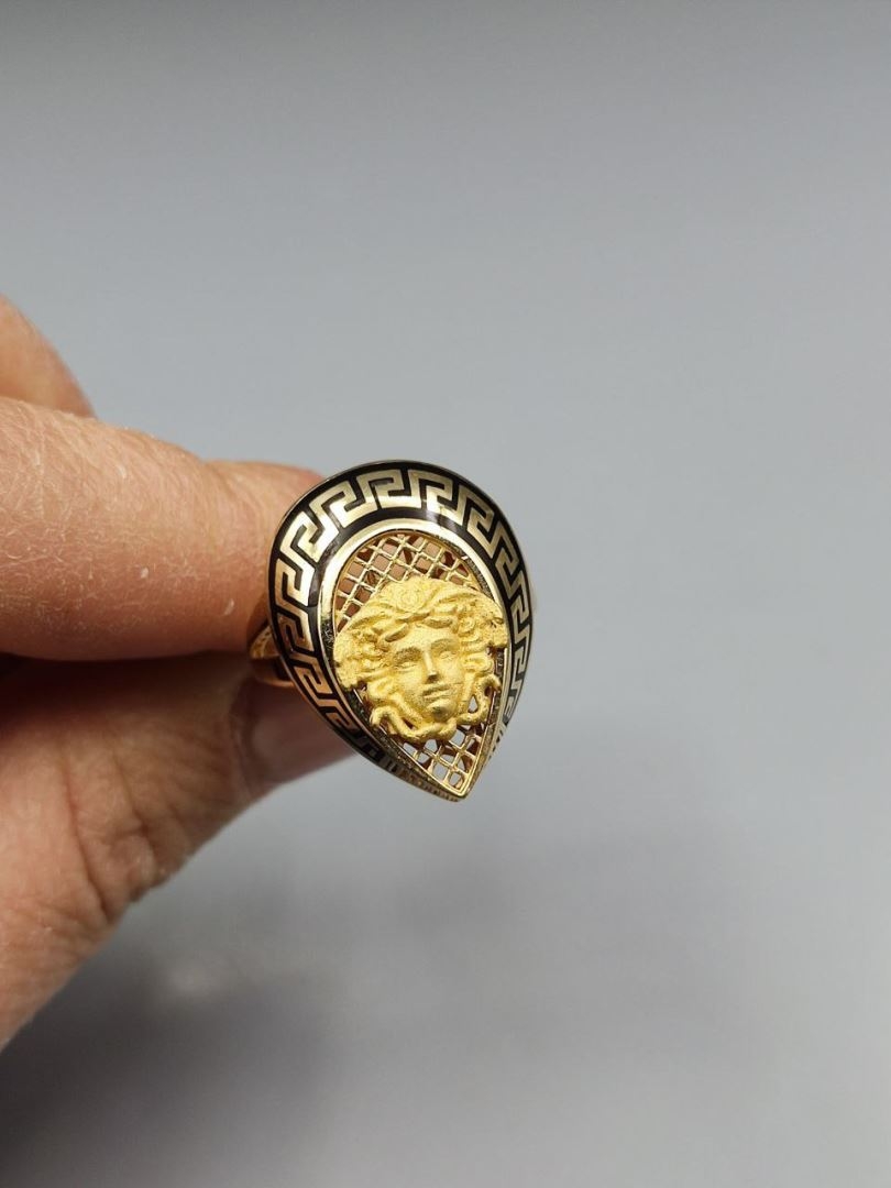 انگشتر ورساچه