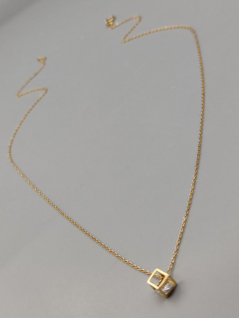 گردنبند مکعب