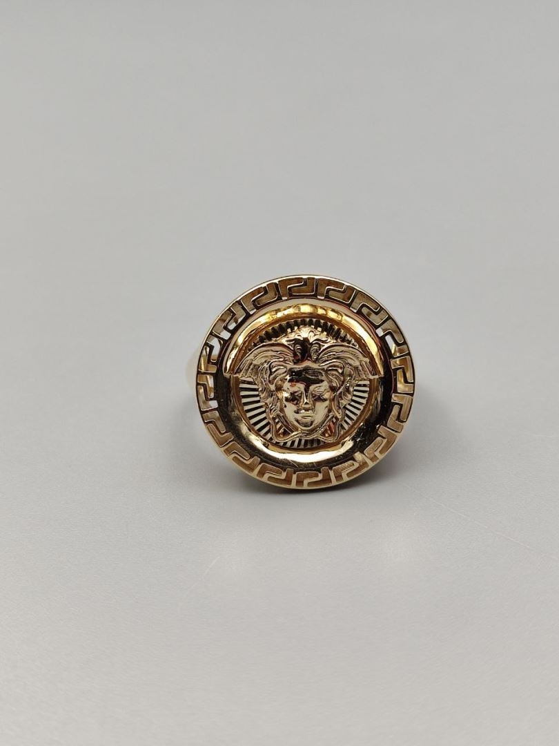 انگشتر ورساچه