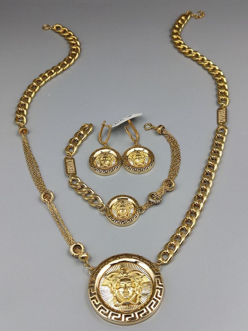 گردنبند ورساچه