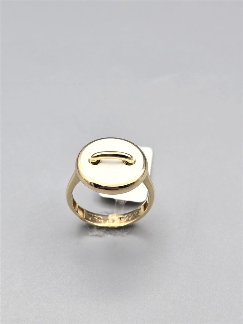 انگشتر دکمه