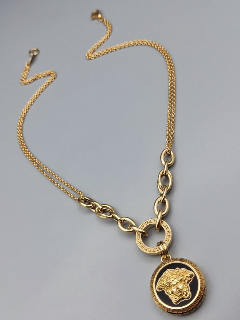 گردنبند ورساچه