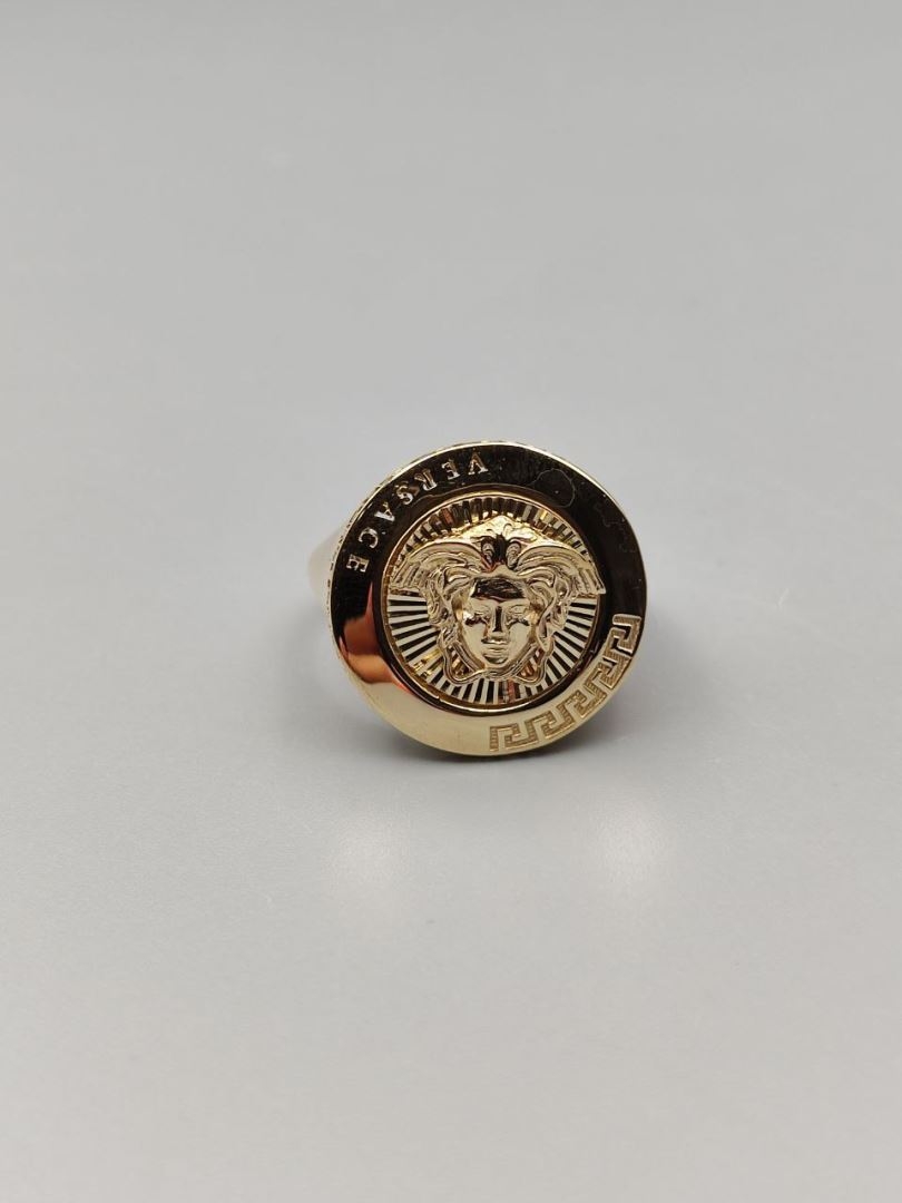 انگشتر ورساچه