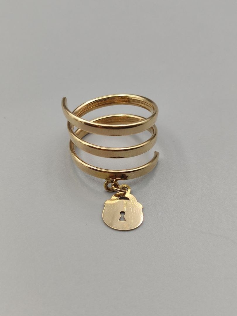 انگشتر ماری