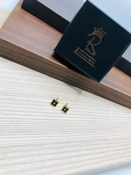 گوشواره میخی