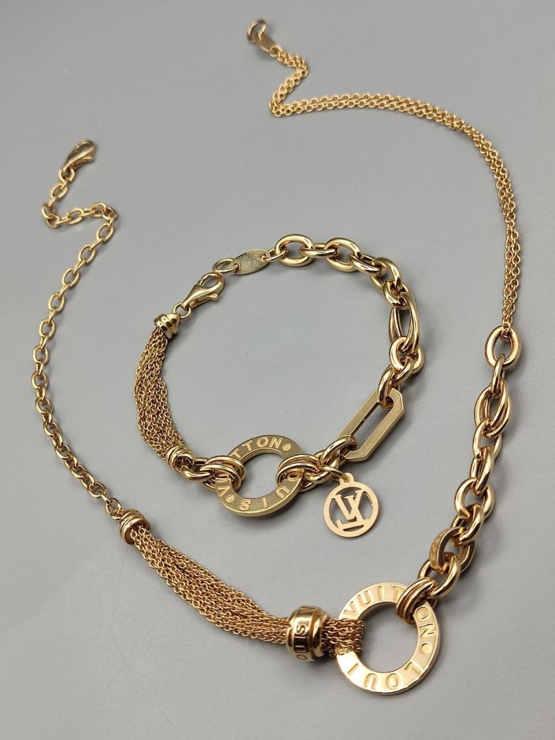 دستبند و گردنبند لویی ویتون