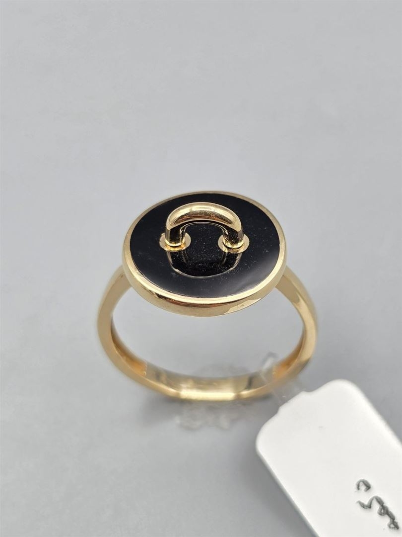 انگشتر دکمه