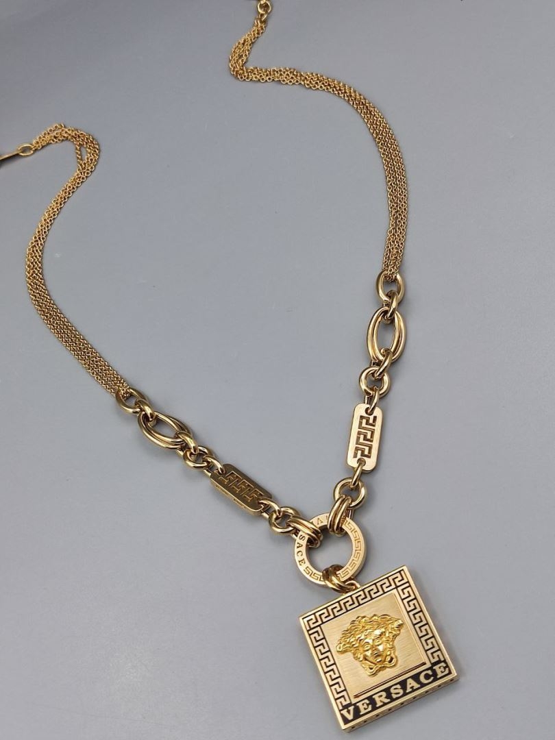 گردنبند ورساچه