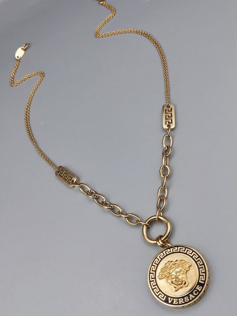 گردنبند ورساچه