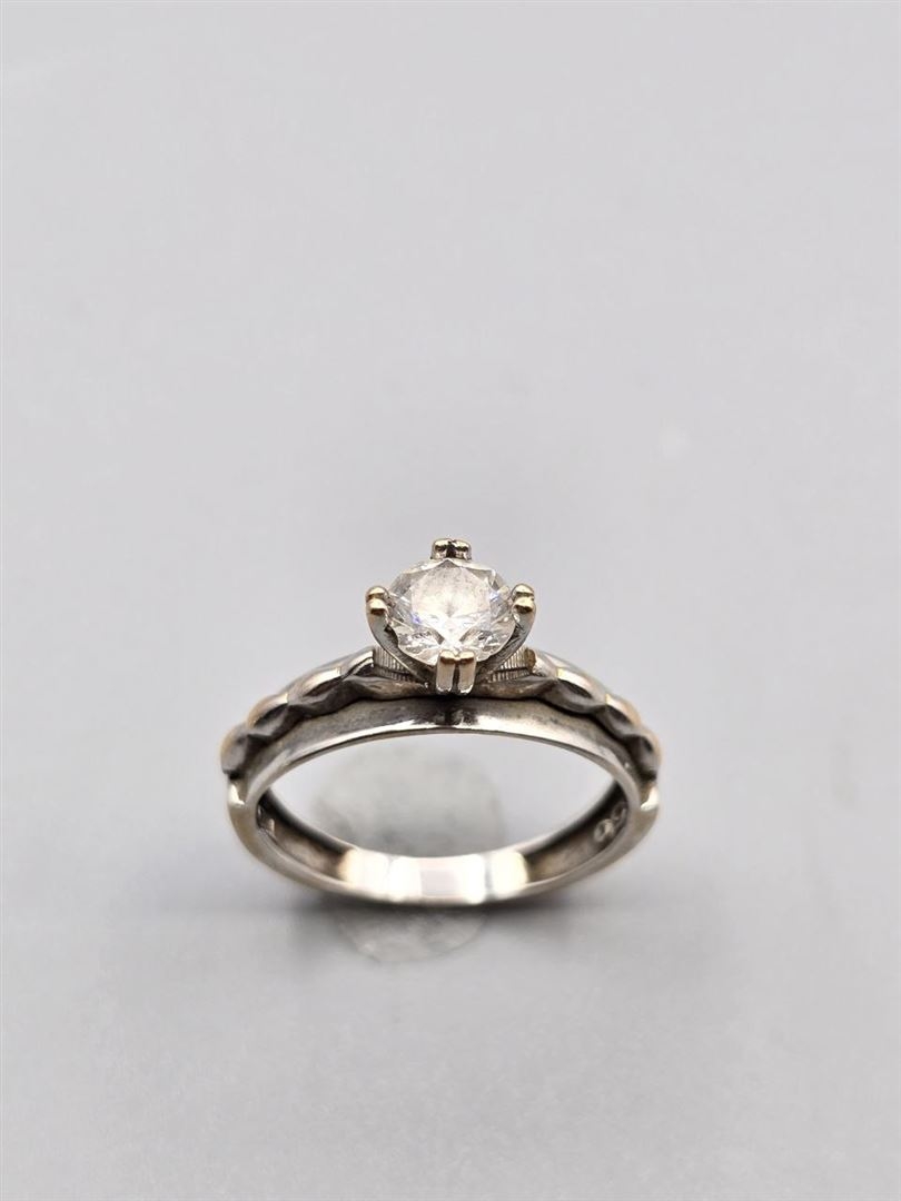 انگشتر سولیتر