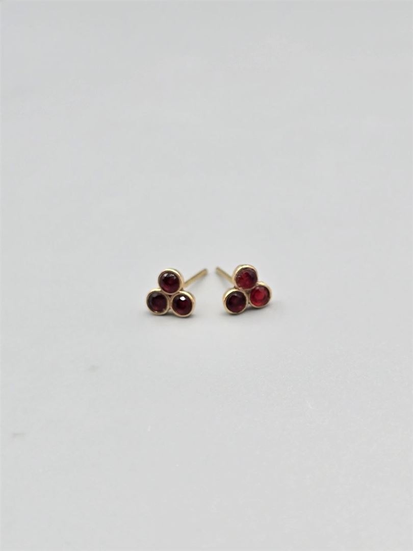 گوشواره میخی