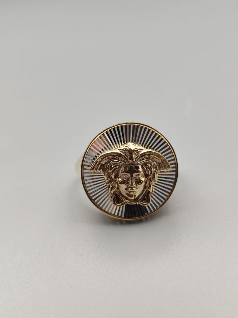 انگشتر ورساچه