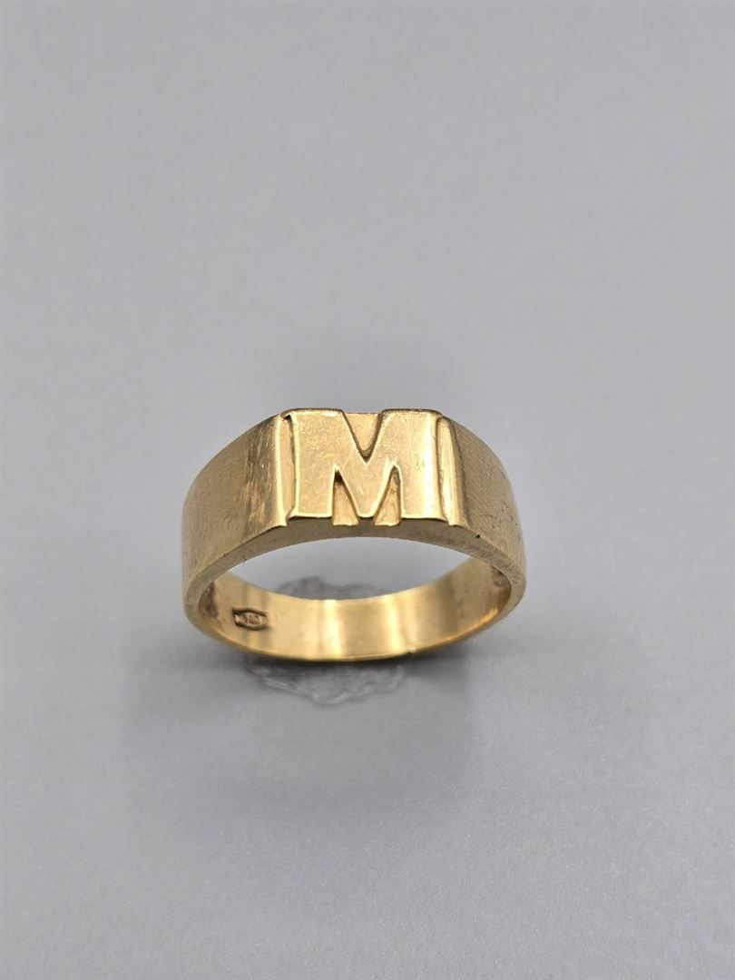 انگشتر M