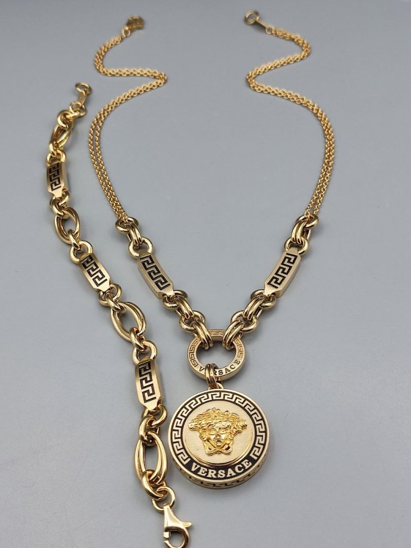 دستبند و گردنبند ورساچه