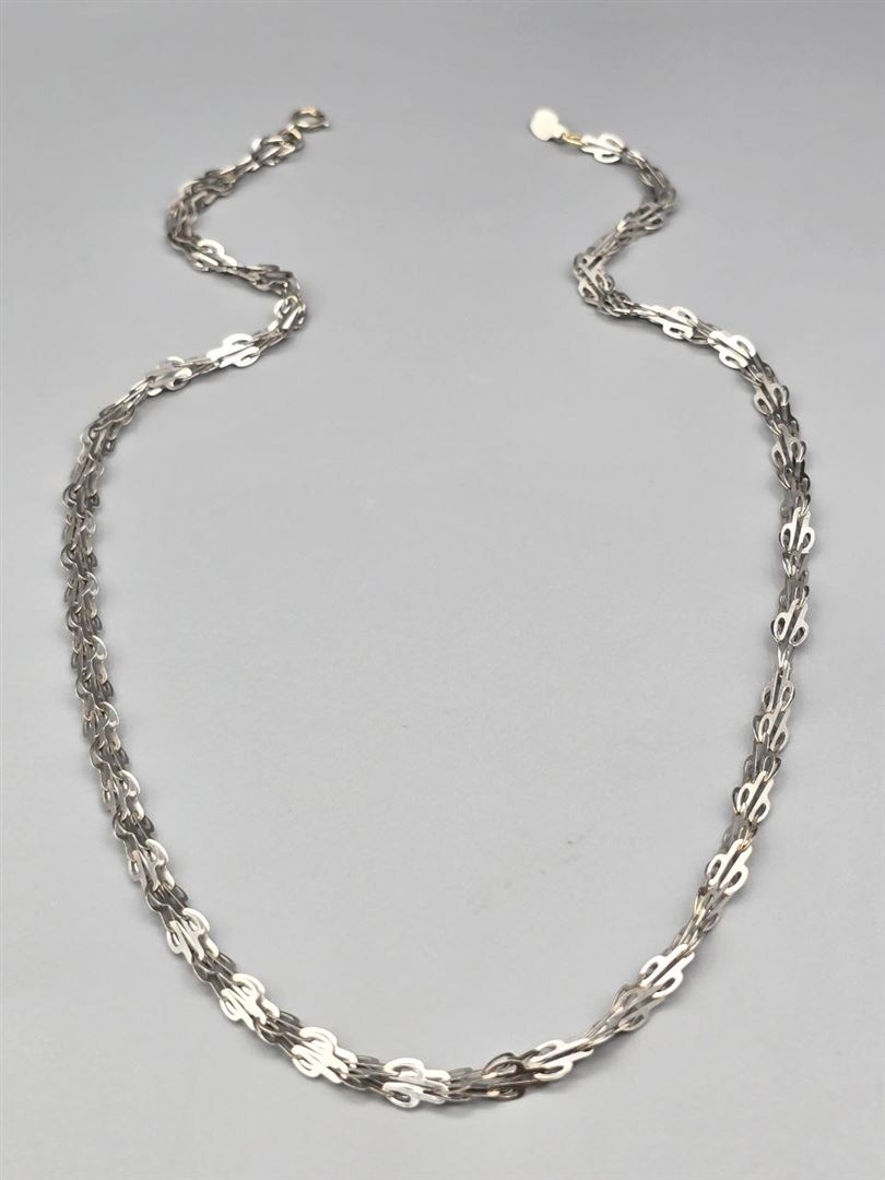 گردنبند سفید تک