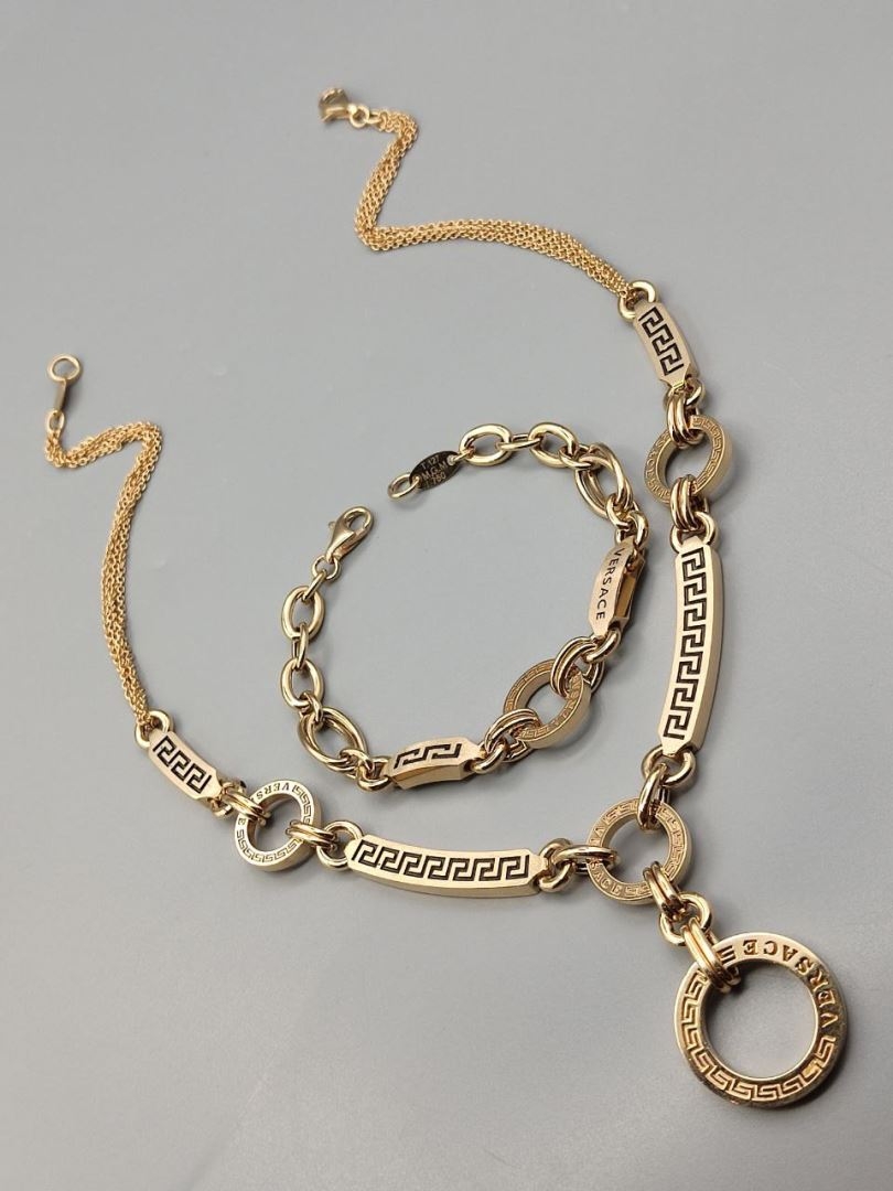 دستبند و گردنبند ورساچه