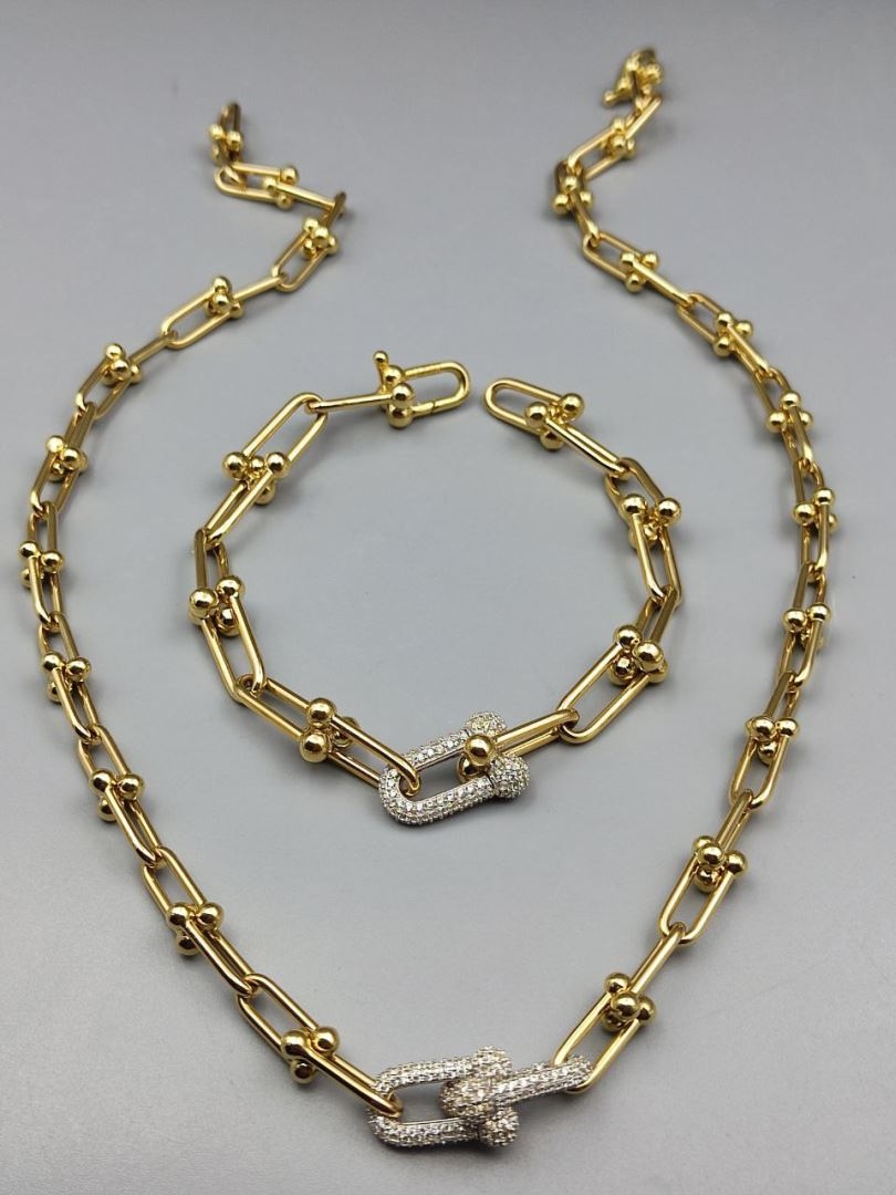 گردنبند و دستبند تیفانی